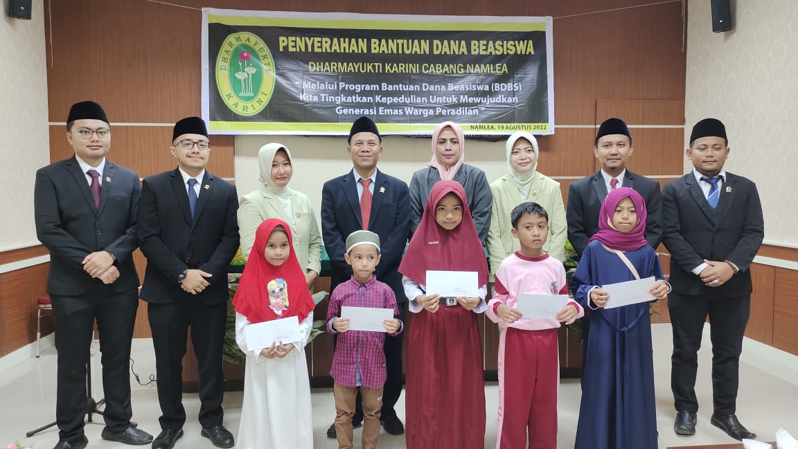HUT MARI 77 4