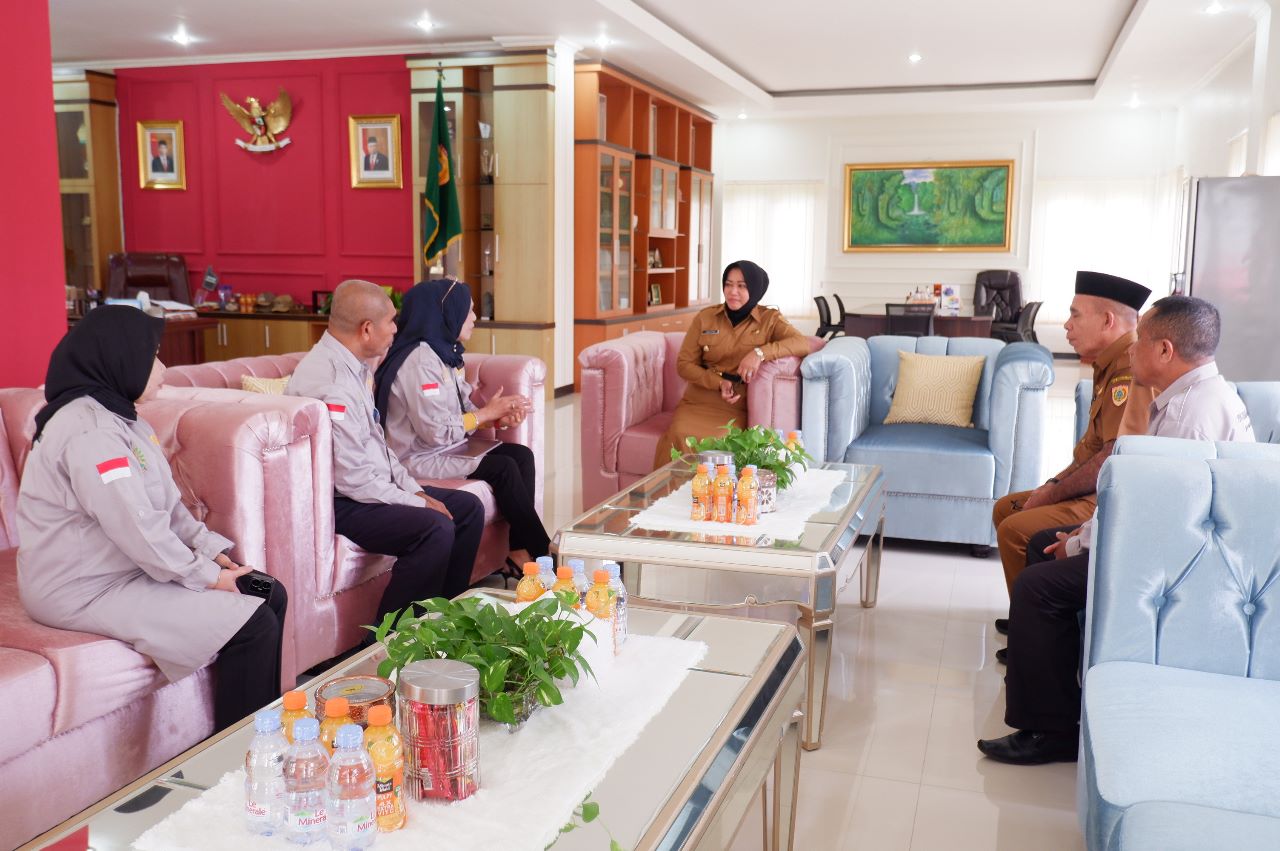 Ketua Bupati Namrole 2023 1